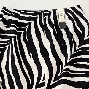 TALBOTS 6P skirt, NWT, Black & White pattern